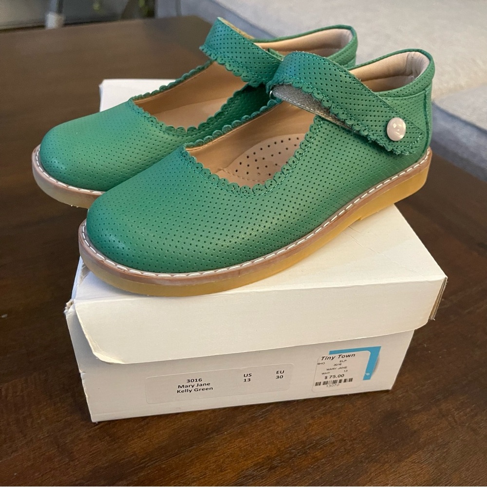 NWT Elephantito size 13 mary jane’s kelly‎ green
